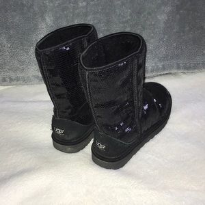 Black sparkly uggs
